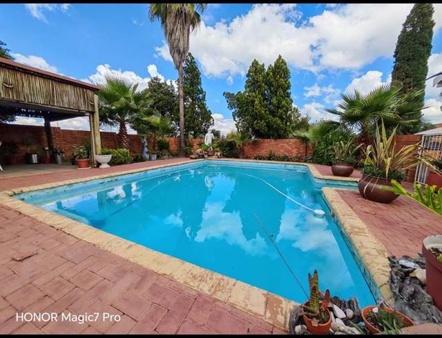 3 BEDROOM HOUSE FOR SALE IN VANDERBIJLPARK SE 3